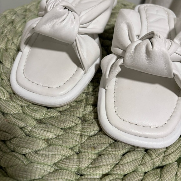 NWOB Louise Et Cie Abaleena Optic White Leather Top Knot Slide Flat Sandal - Picture 5 of 8